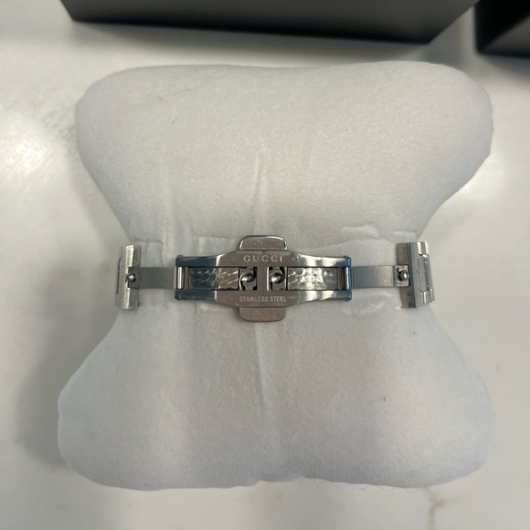 Gucci: G-Timeless watch, 27 mm
